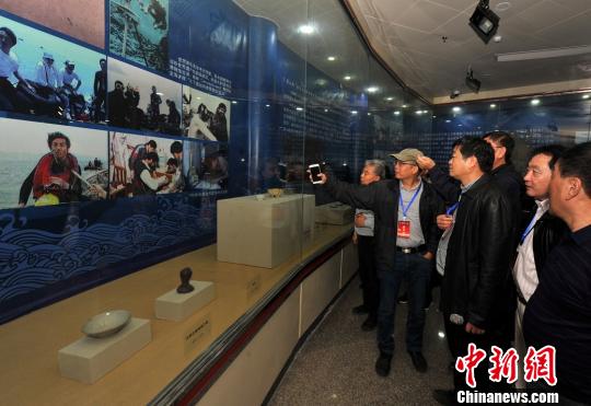 本次文物展通过文物展出、图片展示、文字介绍等方式，让游客进行一次探秘之旅。　陈建国 摄