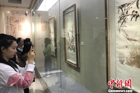 观众观展 索有为 摄