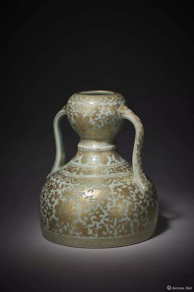 Lot 1254 清乾隆 粉青釉描金缠枝花卉纹如意耳葫芦尊  成交价：HK$ 18，480，000