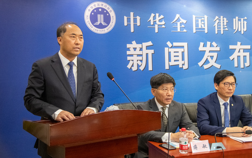 辽宁省律师协会会长杨兴权 摄影  王建军