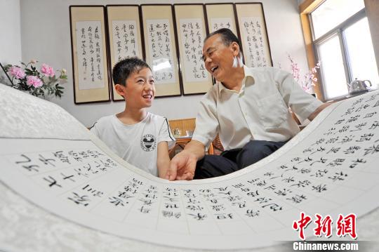 曲阜传承弘扬优秀传统文化，塑造良好家风。　曲阜市委宣传部供图 摄