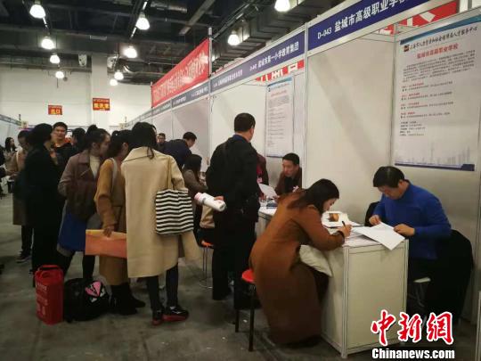 长三角地区企业颇受应届毕业生欢迎。　许婧 摄