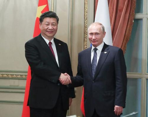 ——会见俄罗斯总统普京，指出明年是中俄建交70周年，这将是两国关系发展的主线，届时要举办隆重热烈、丰富多彩的庆祝活动，推动各领域务实合作取得更多实实在在的成果。