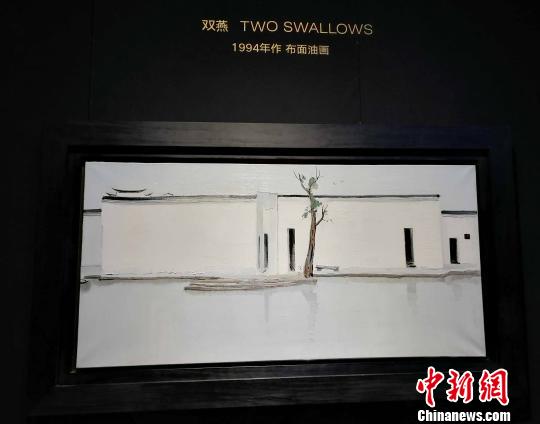 吴冠中1994年创作的油画《双燕》拍出1.127亿元。　马海燕 摄
