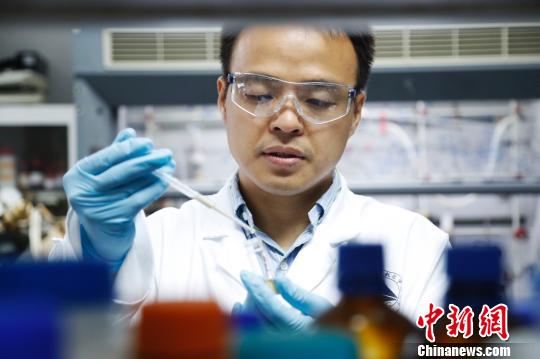 青年科学家黄正：激发化学创造力用催化变“废”为宝