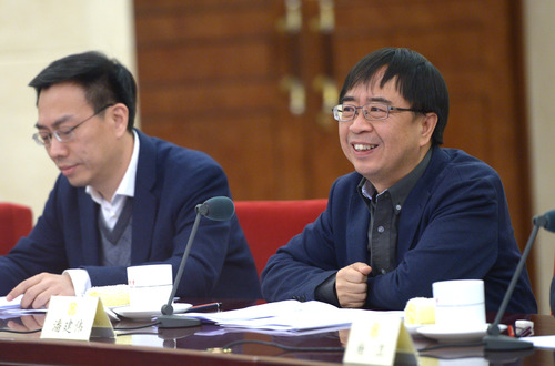 　　潘建伟委员在发言