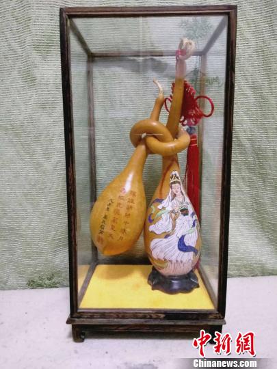 双扣葫芦雕作品 万志雄 摄