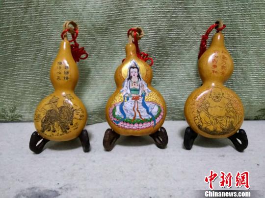 扁圆葫芦雕作品 万志雄 摄
