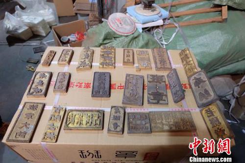 图为查获的烫字模具。云南省市场监督管理局供图