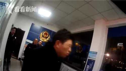 婚宴现神秘客人蹭吃蹭喝还打包 双方亲属傻眼了
