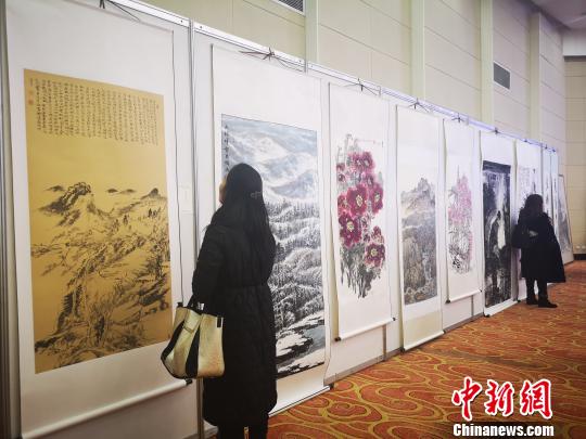 庆祝改革开放40周年？美丽中国？多彩贵州？名家书画邀请展现场。　赵万江 摄