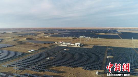 三峡集团青海格尔木光伏电站总装机规模500兆瓦 三峡集团供图 摄