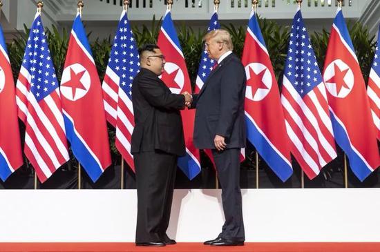 △特朗普和金正恩会面