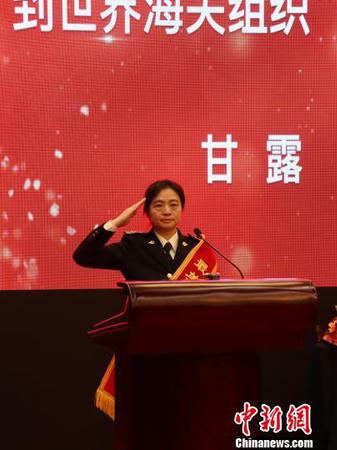 “最美退役军人”甘露讲述个人先进事迹。　李纯　摄