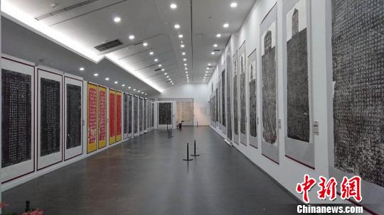 山西历代碑拓书法艺术展主要展示部分帝王、文人墨客等的碑刻书法艺术的拓片作品。山西工美提供