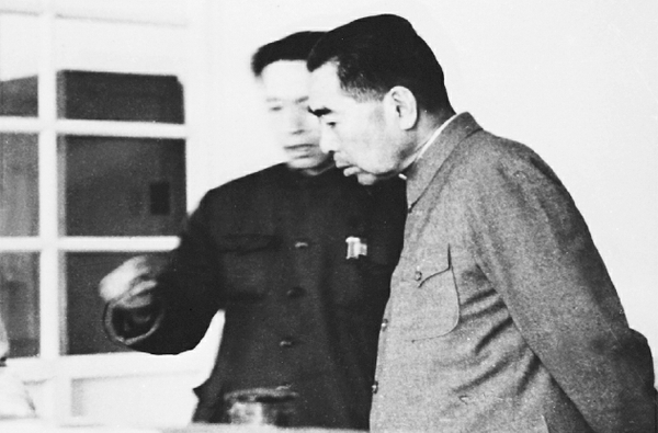 1961年10月，周恩来总理视察中国医学科学院医学生物研究所时听取顾方舟汇报脊髓灰质炎疫苗相关研制工作，赞扬了全所职工在党的领导下自力更生艰苦创业的精神，并勉励大家努力完成既定任务。