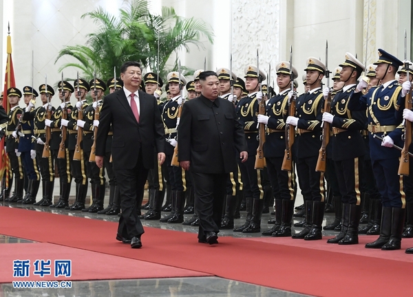 1月8日，中共中央总书记、国家主席习近平同当日抵京的朝鲜劳动党委员长、国务委员会委员长金正恩举行会谈。会谈前，习近平在人民大会堂北大厅为金正恩举行欢迎仪式。3