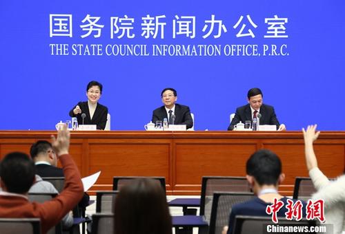 1月10日，国务院新闻办举行国务院政策例行吹风会，国家市场监督管理总局副局长马正其和国家税务总局征管和科技发展司司长饶立新介绍推进企业注销便利化工作有关情况，并答记者问。<a target='_blank' href='http://www.chinanews.com/'>中新社</a>记者 杨可佳 摄