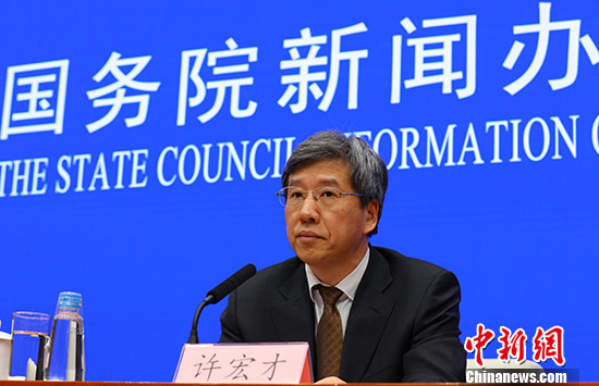 1月15日，国务院新闻办在北京举行新闻发布会，财政部部长助理许宏才介绍本部门落实中央经济工作会议精神的具体举措，并答记者问。 <a target='_blank' href='http://www.chinanews.com/'>中新社</a>记者 杨可佳 摄