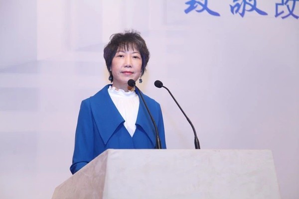 开幕式由北京房地产学会副会长兼秘书长栾红燕主持
