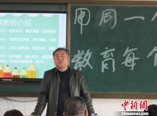 “资深老教师” 毛慧琳 摄