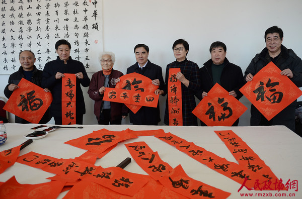 10、福到乡村书法家的作品深受欢迎jpg_副本