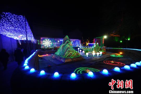 本届灯会借助IP的力量，以“溯时光新春游园灯会”为主题。张壁古堡景区供图