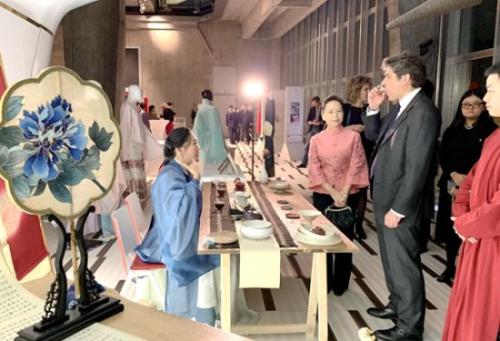 点击进入下一页