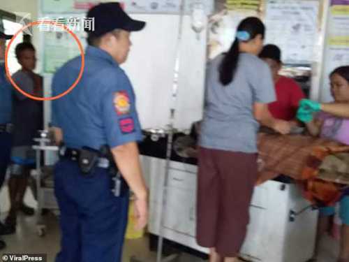 12岁男孩游泳遭撕咬 父亲冲入河中狂咬鳄鱼救人