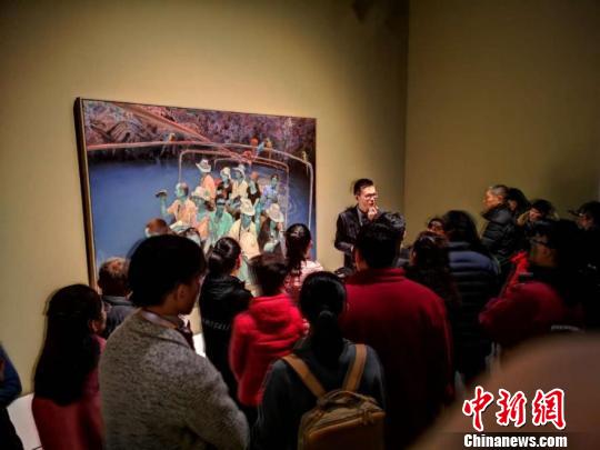 图为博物馆内熙熙攘攘的人群。　钟欣 摄