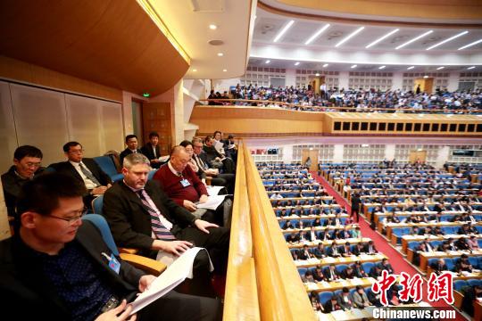 中国人民政治协商会议第十二届山东省委员会第二次会议17日在济南闭幕。 梁犇 摄 中国人民政治协商会议第十二届山东省委员会第二次会议17日在济南闭幕。 梁犇 摄
