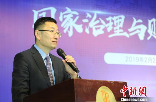 复旦大学校长助理、公共预算与绩效评价中心主任苟燕楠。　张茵 摄