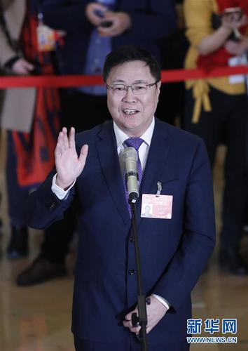 3月3日，中国人民政治协商会议第十三届全国委员会第二次会议在北京人民大会堂开幕。这是全国政协委员王宁利在“委员通道”接受采访。 新华社记者 沈伯韩 摄