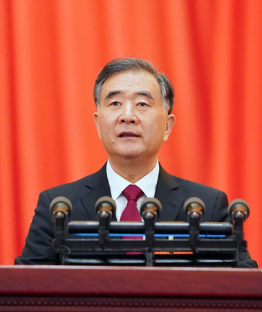 2019年3月3日下午3时，全国政协十三届二次会议在人民大会堂开幕，全国政协主席汪洋代表政协第十三届全国委员会常务委员会作工作报告。   本报记者 贾宁摄10