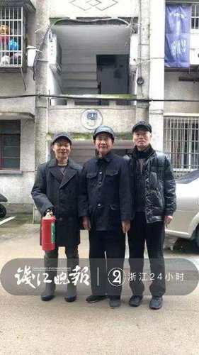平均79岁！ 邻居家着火 三大爷踹门灭火救人