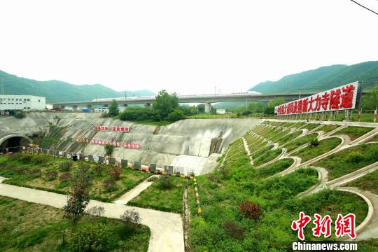 商合杭高铁大力寺隧道外观绿化。 张柏青/摄
