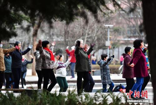 资料图：2018年3月，石家庄市出现“倒春寒”。 <a target='_blank' href='http://www.chinanews.com/'>中新社</a>记者 翟羽佳 摄