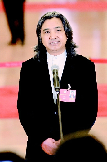 吴为山简介：    第十一、十二届全国政协委员，第十三届全国政协常委，民盟中央常委、文化委员会主任，中国美术馆馆长，中国美术家协会副主席，中国城市雕塑家协会主席，全国城市雕塑艺术委员会主任，教授（二级）、博士生导师。享受国务院特殊津贴。2018年当选法兰西艺术院通讯院士，成为继著名画家吴冠中之后当选该院通讯院士的第二位中国艺术家。