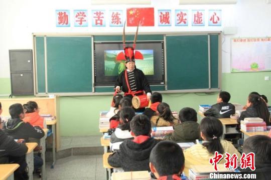 非遗凉州“攻鼓子”进校园开课破解传承瓶颈