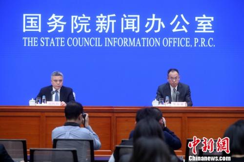 3月25日，中国国务院新闻办公室在北京举行国务院政策例行吹风会，中国国家医疗保障局副局长陈金甫介绍全面推进生育保险和职工基本医疗保险合并实施有关情况，并答记者问。<a target='_blank' href='http://www.chinanews.com/'>中新社</a>记者 张宇 摄