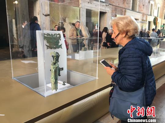 图为展览现场。　钟欣 摄