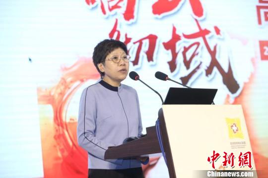 中国县域医院院长联盟秘书长、中华预防医学会副会长孔灵芝表示，设置急救中心与慢病健康管理中心是医疗专业发展的必经之路。　芊烨 摄