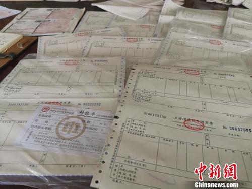 图为空白发票。　警方供图 摄