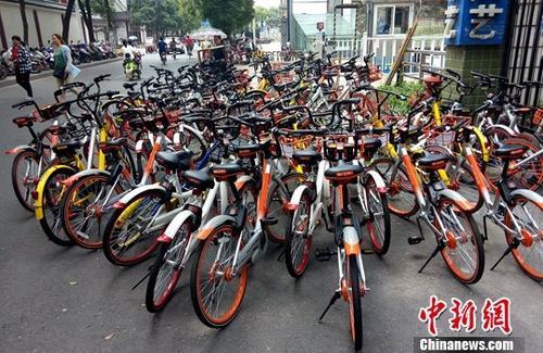 资料图：江西南昌一共享单车停放点。 <a target='_blank' href='http://www.chinanews.com/'>中新社</a>记者 刘占昆