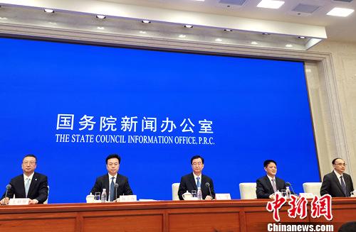 4月2日，国新办就数字中国建设峰会有关情况举行发布会。<a target='_blank' href='http://www.chinanews.com/' >中新网</a>记者 李金磊 摄
