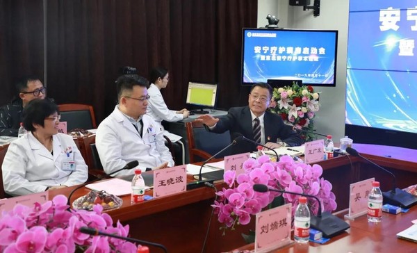 图为：北京法政集团董事长、北京王府中西医结合医院王广发致辞