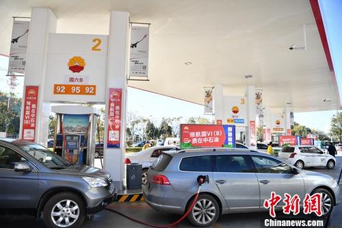 资料图：北京市北苑路上中石化一加油站。 <a target='_blank' href='http://www.chinanews.com/' >中新网</a> 程春雨 摄
