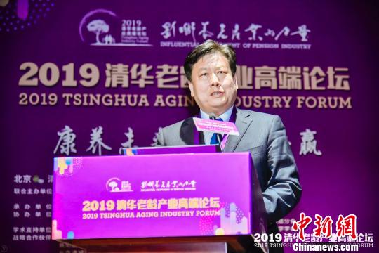 民政部培训中心民政政策理论研究所所长成海军在4月19日开幕的2019清华老龄产业高端论坛上发表演讲时预言，养老服务业的范围、内涵将更广，涉及到的政策也会更精准、更精细。清华同衡供图