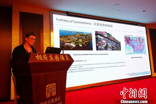 联合国教科文组织亚太地区世界遗产培训与研究中心(上海)项目主管玛丽？诺艾拉？图尔努(Marie-NoelTOURNOUX)作报告。　杨杰英 摄