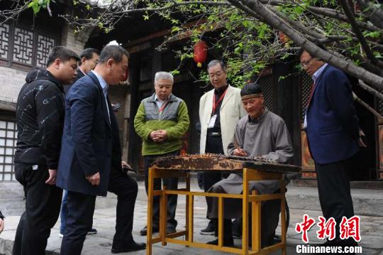 论坛开幕之前，与会专家参访皇城相府、郭峪古城、邸洎城、天官王府等古堡民居。　郝燕妮 摄